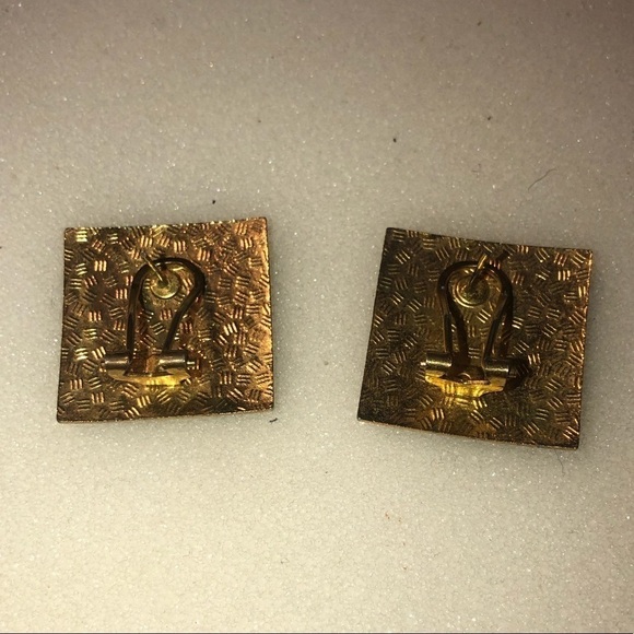 VTG Gold Tone Brass Square Shape Painted Enamel Iris Flower Earrings 1” x 1” - Picture 3 of 4